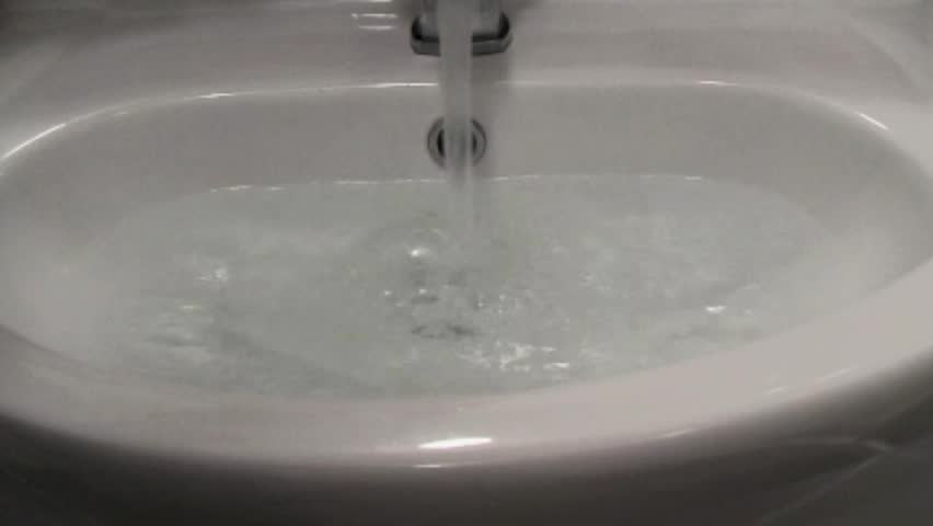 water from kitchen sink filling up the tub