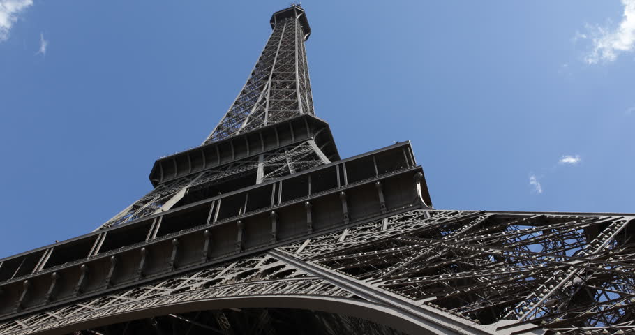 famous-beautiful-structure-eiffel-tower-in-paris-a-french-monument