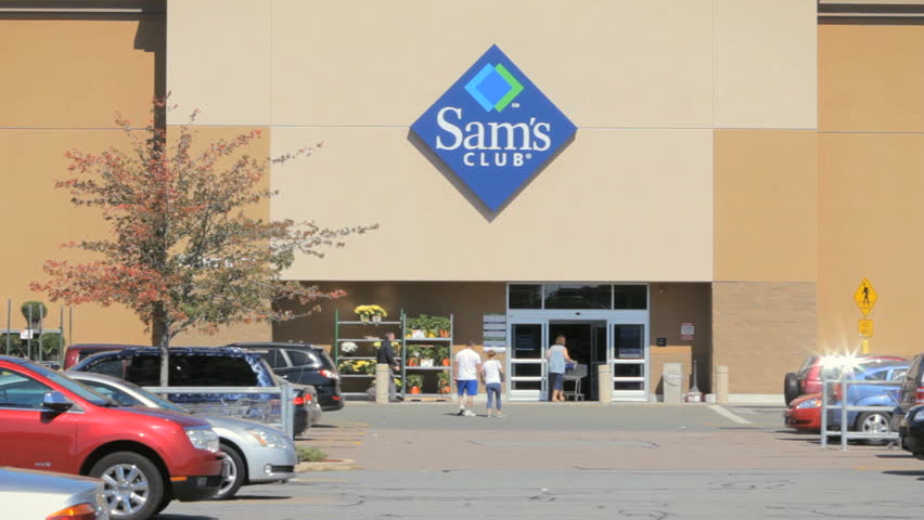 BLOOMINGTON, MN/USA - JUNE 21, 2014: Sam's Club Exterior Sign. Sam's ...