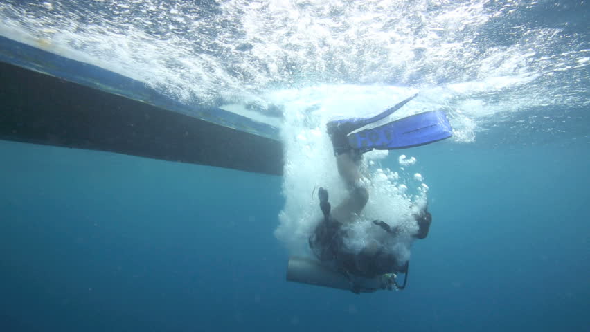 What Is Backward Roll Entry In Scuba Diving? – JRAU